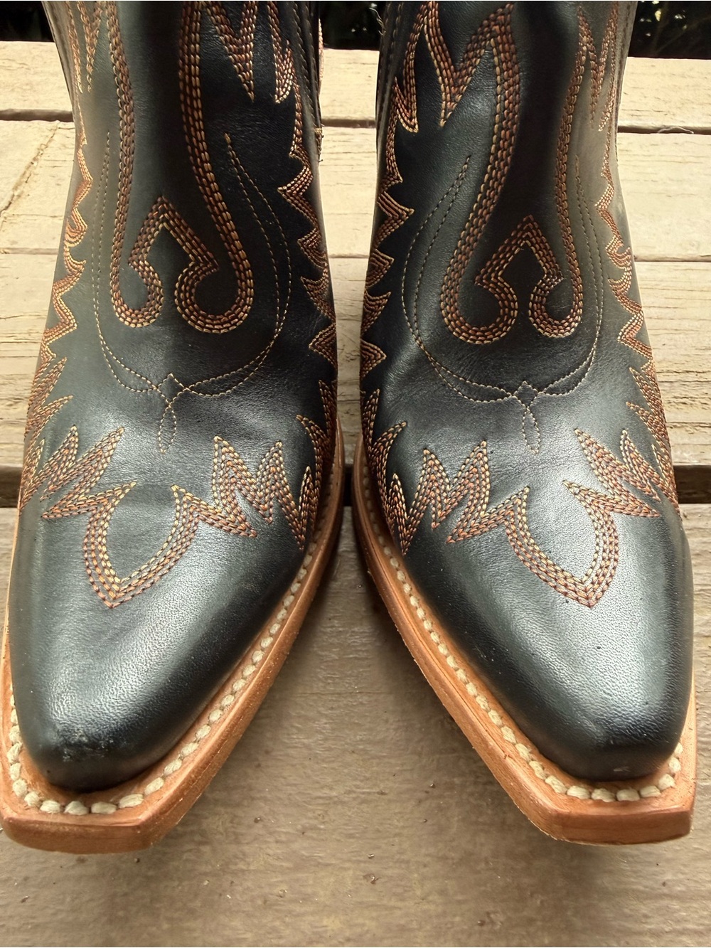 Women’s Ariat Dixon ankle boots size 10 - Picture 3 of 9